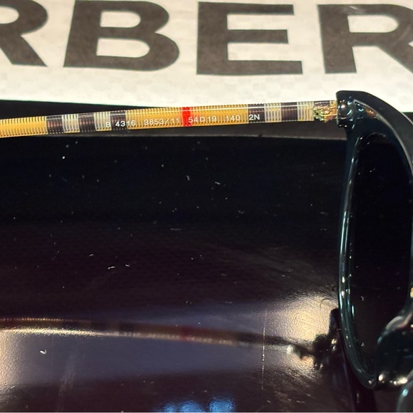 New Burberry BE4316 3853/11 Willow Black Sunglasses - Picture 6 of 14